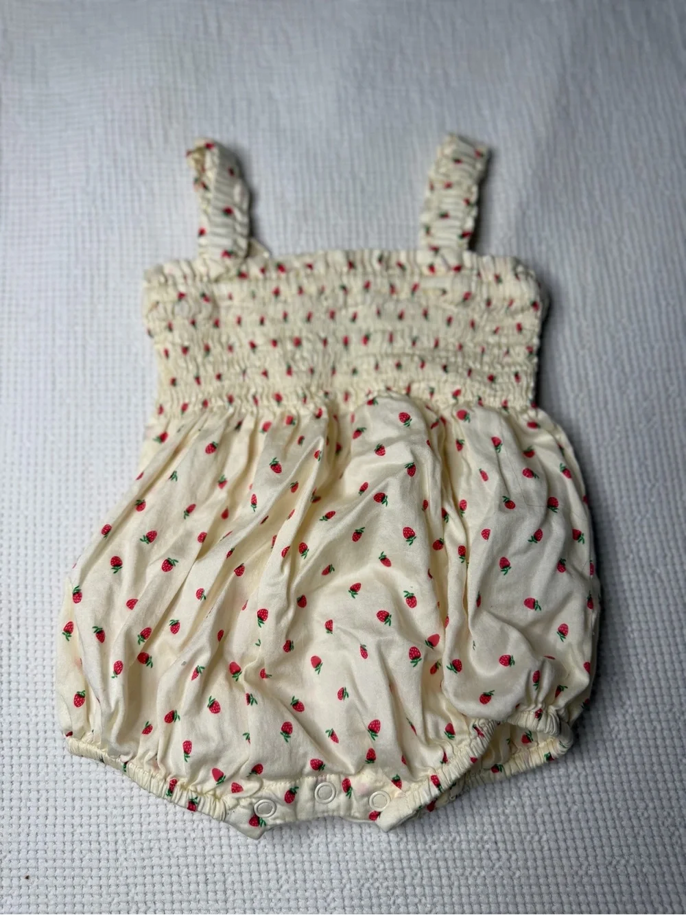 Amazon Essentials Cream Strawberry-Print Bubble Romper